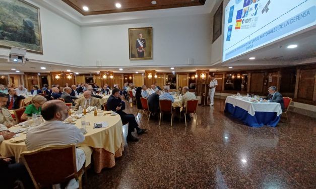 El director general de Armamento y Material, Almirante Aniceto Rosique, protagonista de los desayunos de la Fundación Círculo