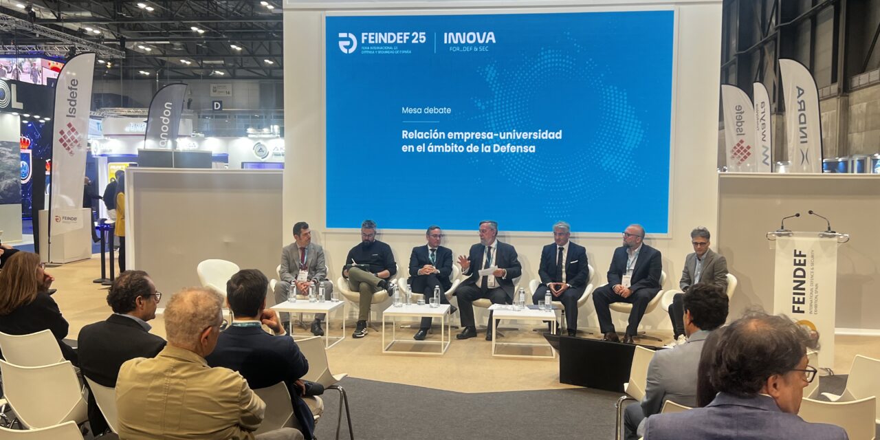 El presidente de la Fundación Círculo modera mesa en Espacio Innova dentro del marco de FEINDEF2025