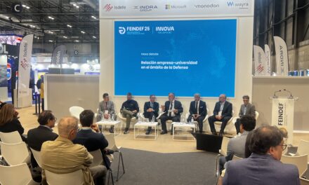 El presidente de la Fundación Círculo modera mesa en Espacio Innova dentro del marco de FEINDEF2025
